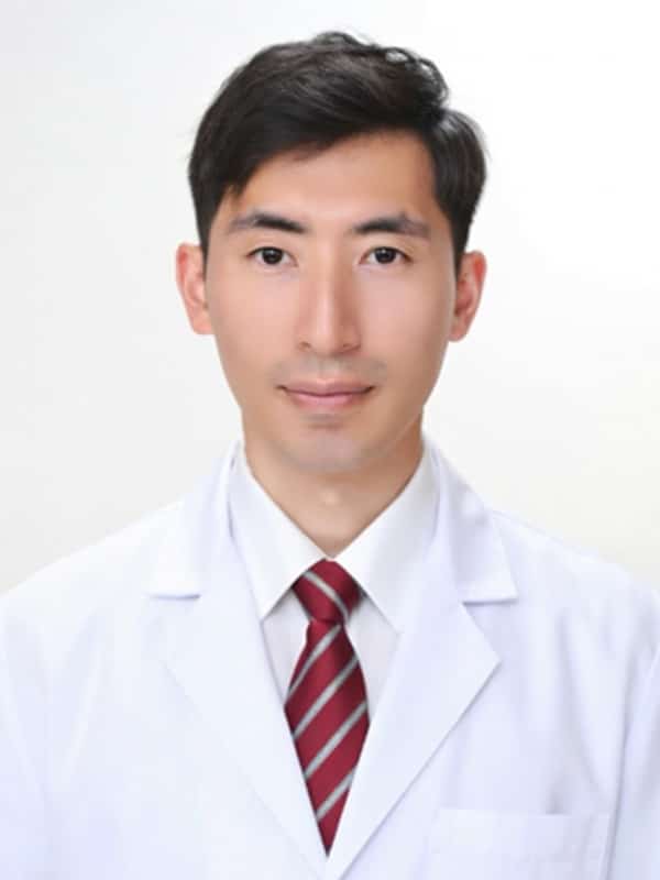 Dr Hong bio image